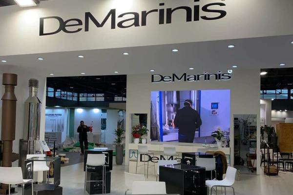 stand espositivo di De Marinis, produttore di canne fumarie e fumisteria, alla fiera Progetto Fuoco 2024